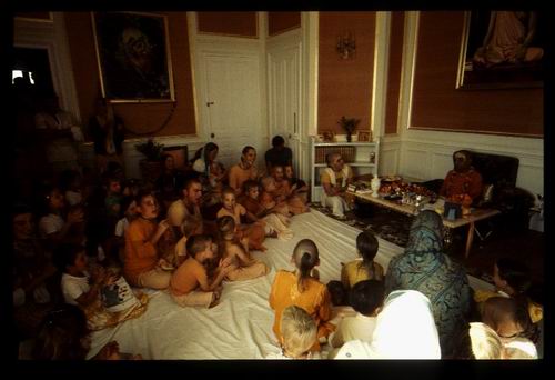 gurukula kids chanting